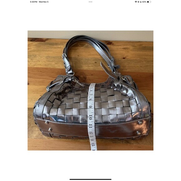 Calonge Woven Silver Metallic Leather Shoulder Bag with Dust Bag - Picture 11 of 12